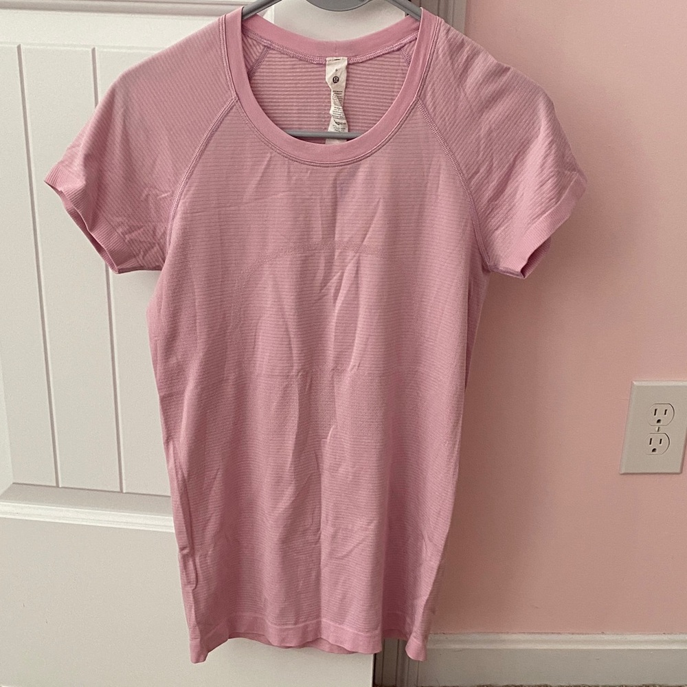 Swiftly Tech Short-Sleeve Shirt 2.0
Hip Length